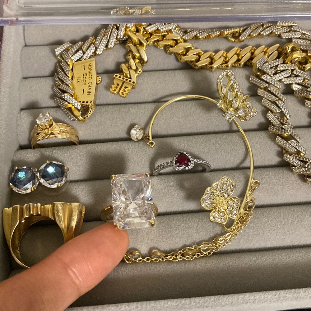 14k Solid Gold Beautiful Ring - image 7